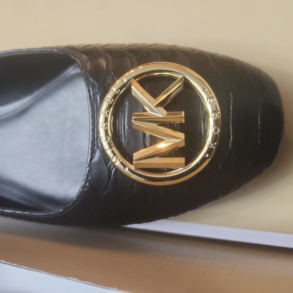 Michael Kors Amanda MK gold Logo Ballet Flats In Black Nitb - Picture 1 of 5